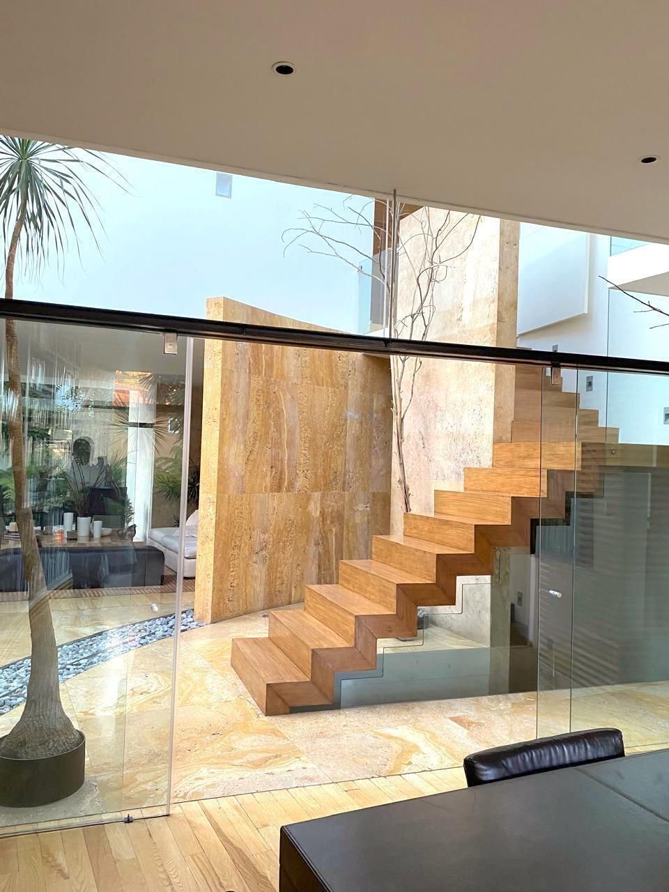 18 de 29: escaleras al 2 nivel