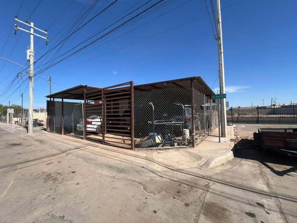 En Venta Casa en Esquina con Terreno Excedente en Fracc. la Condesa Sección Cast