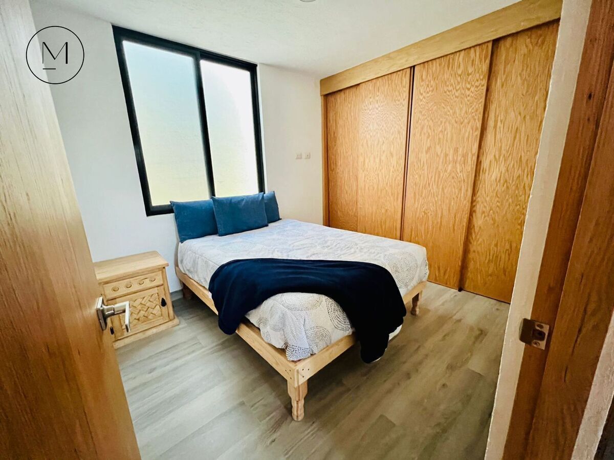 24 of 29: Recamara Secundaria en planta alta con closet