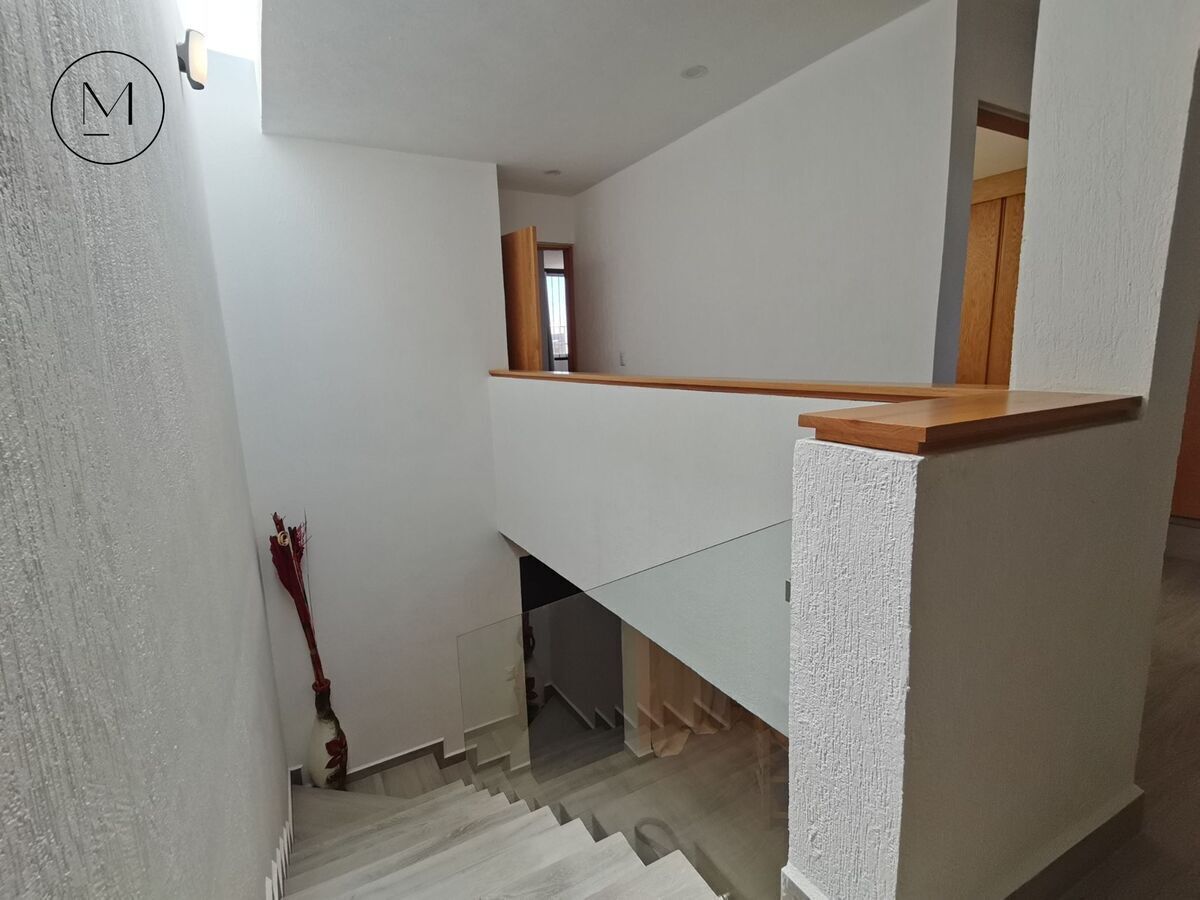 7 of 12: Terminados en madera de encino