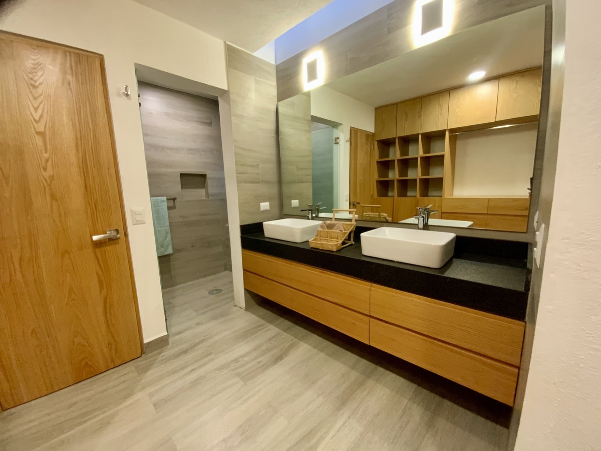 18 of 29: Baño Recamara Principal