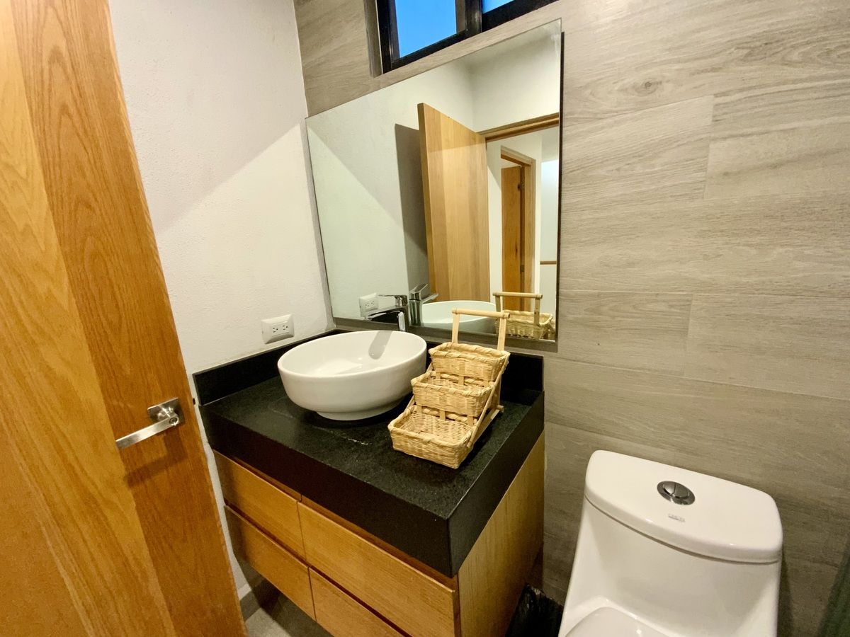 21 de 29: Baño completo en planta alta