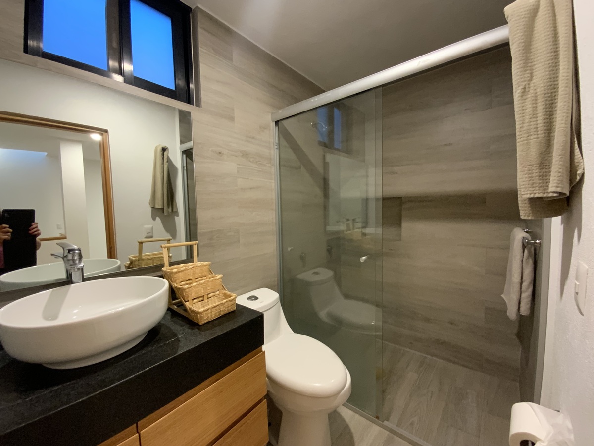 21 of 29: Baño planta alta