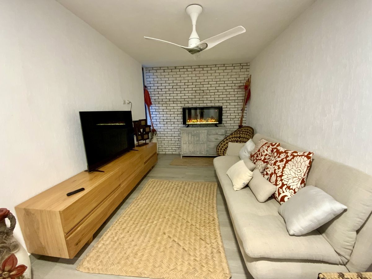 2 de 29: Sala de estar en planta alta