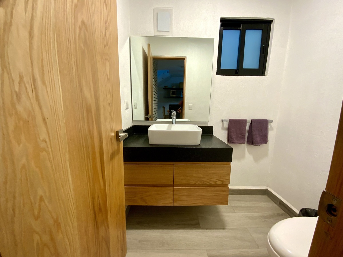 10 of 29: Medio baño en planta baja