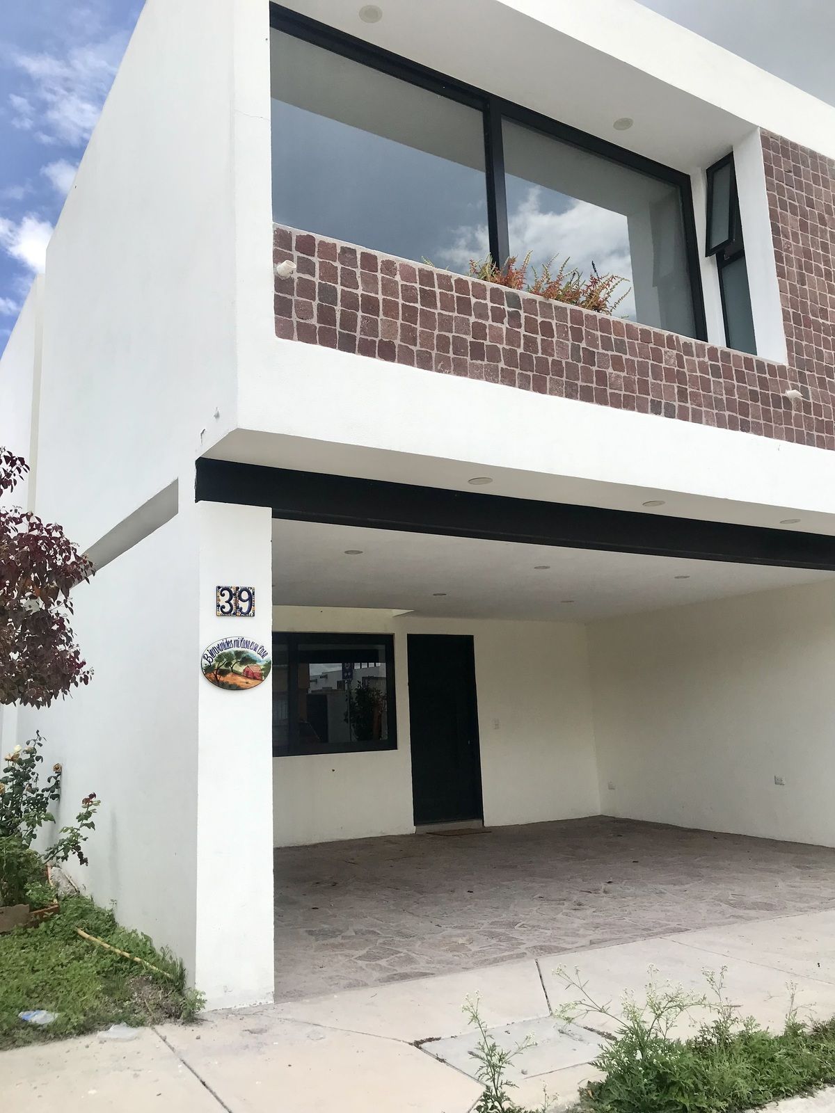 1 de 29: Vista Frontal de la propiedad