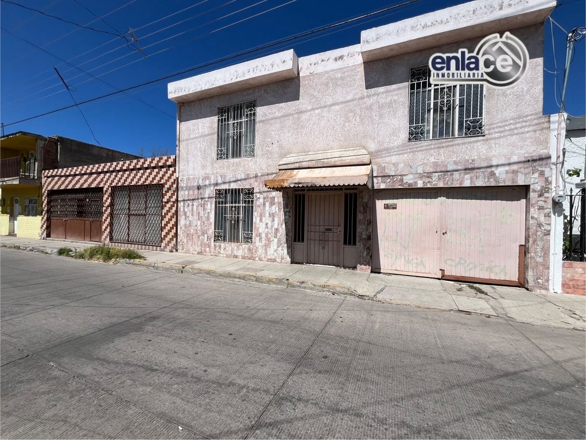 Venta Casa con departamentos
