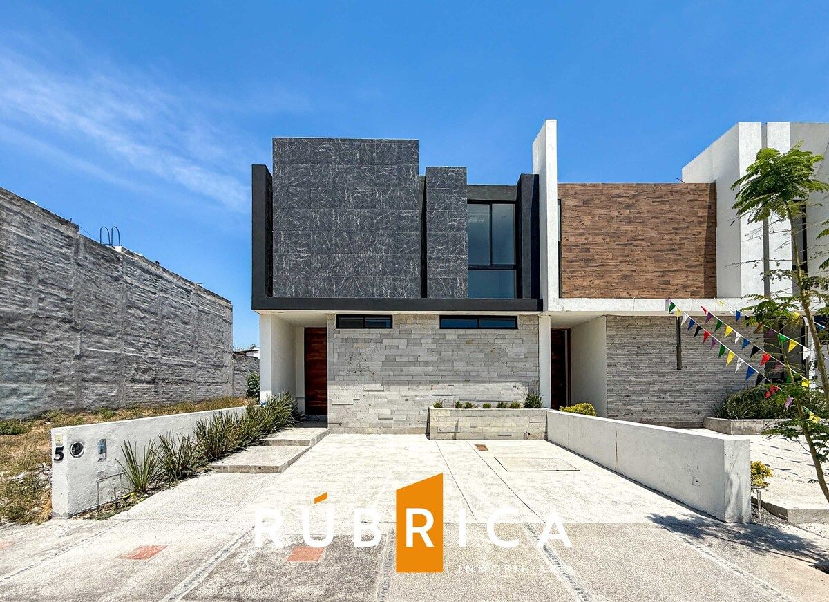 Casa en Venta en Residencial Puerta Paraíso Norte, Colima, Colima.