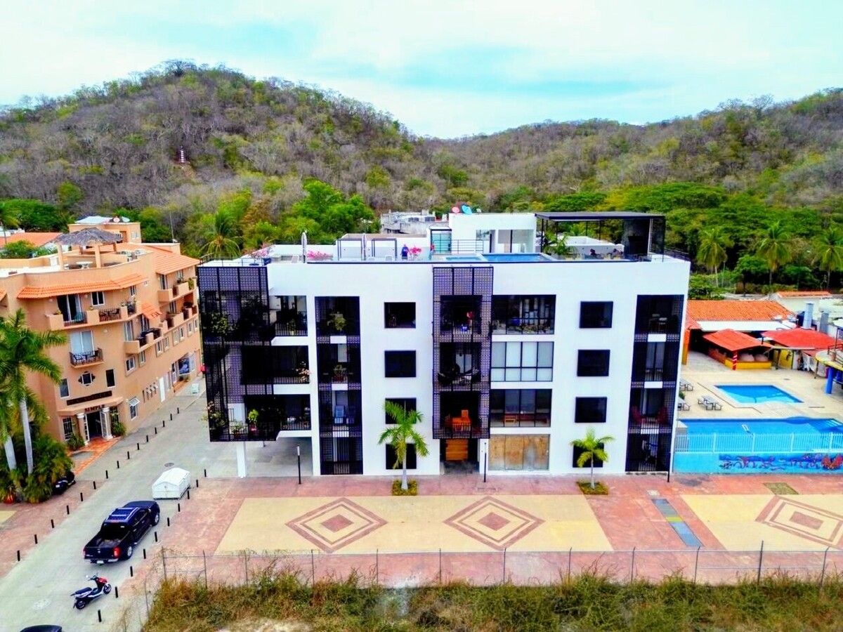 1 de 40: CALA Santa Cruz Building