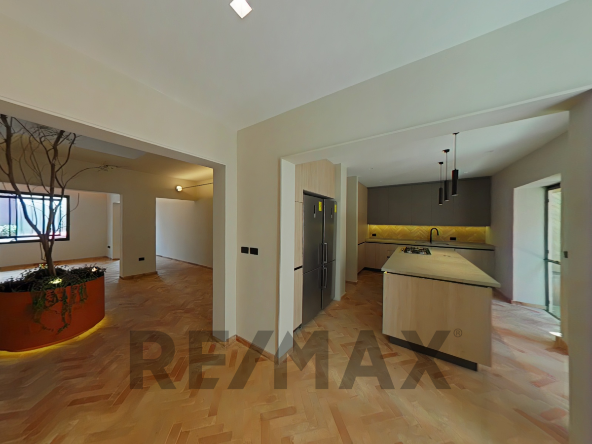 3 of 37: Hall, cocina