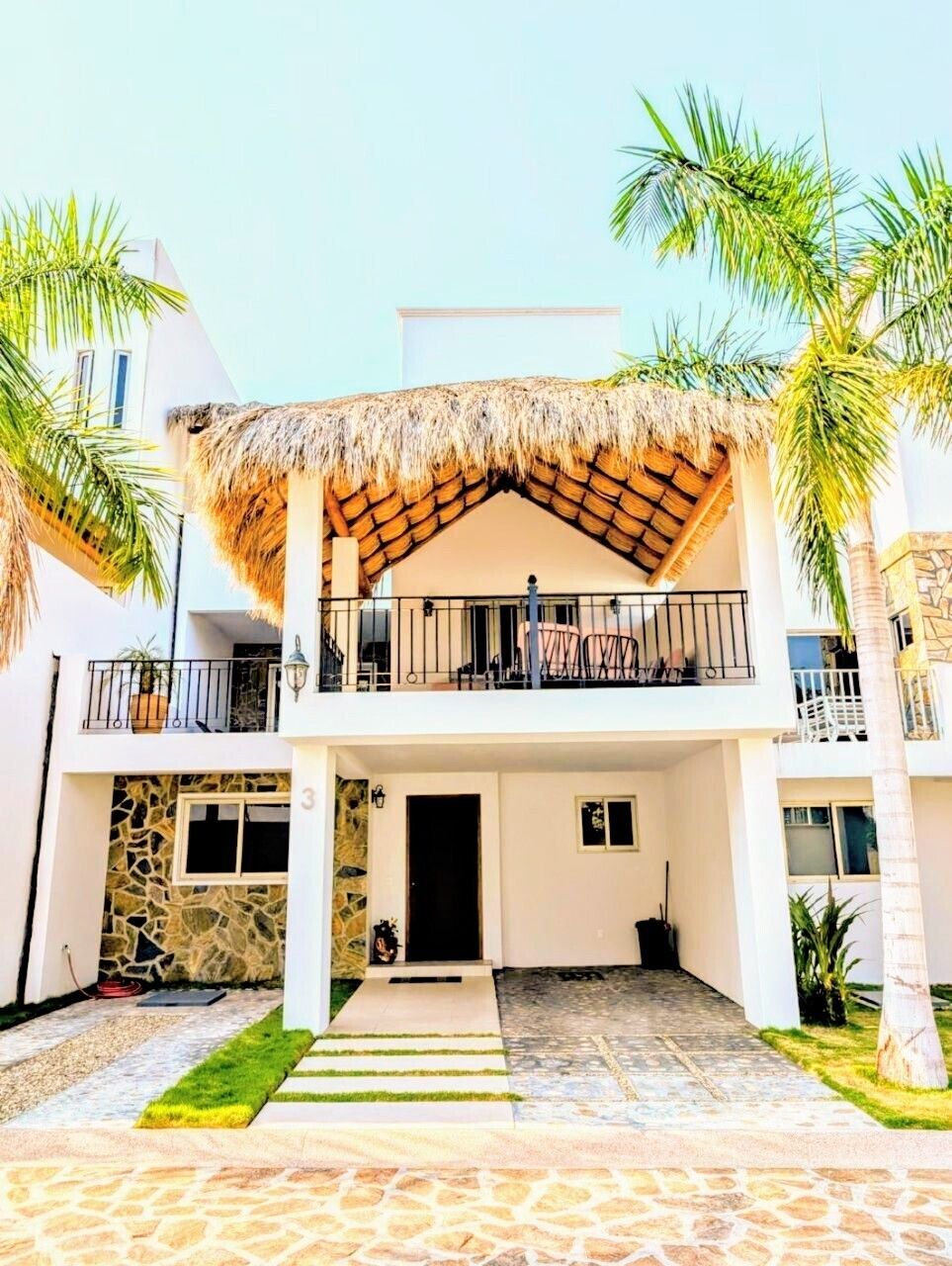 1 de 25: Front of 2BR Home Misiones 2 Car Parking