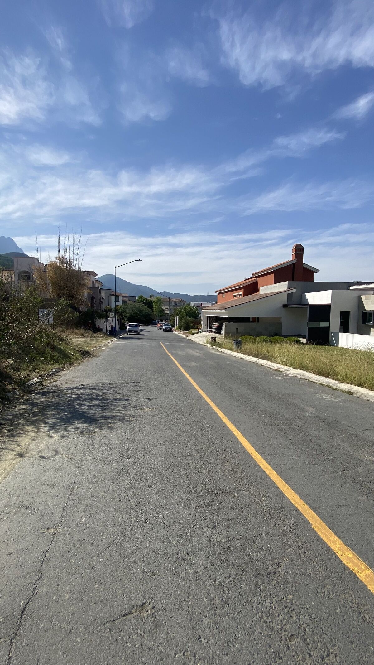 3 de 15: Primer plano del acceso al terreno, con seguridad 24/7