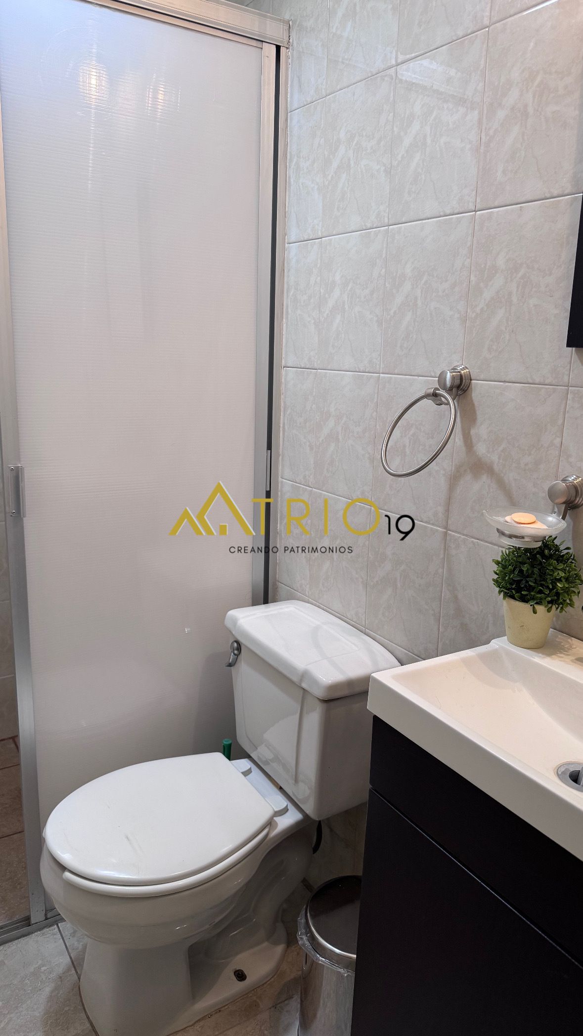 2 of 6: Baño