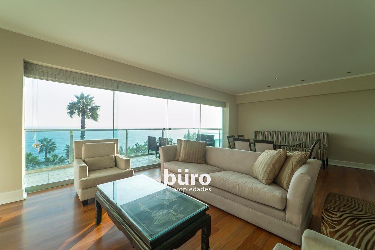 2 de 22: Sala con terraza