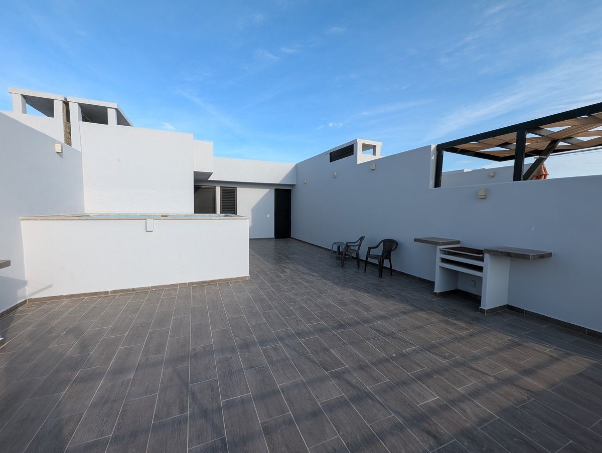 4 de 10: Rooftop and 3rd BR and BA