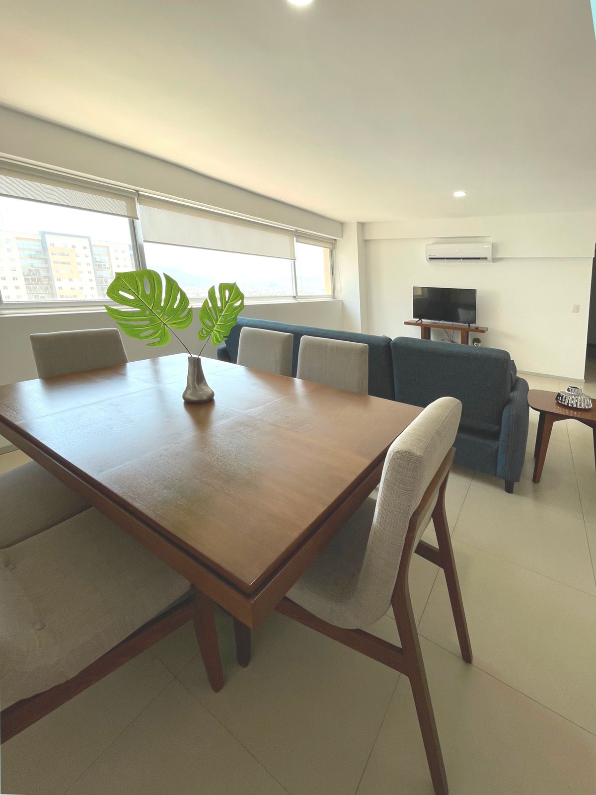 2 of 30: Sala-comedor con Aire acondicionado