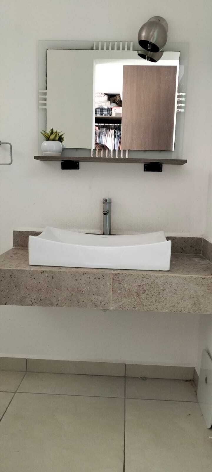 17 de 32: Baño recámara principal