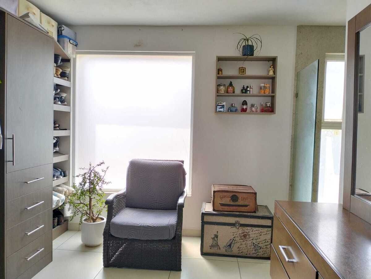 17 de 34: Vestidor recámara principal