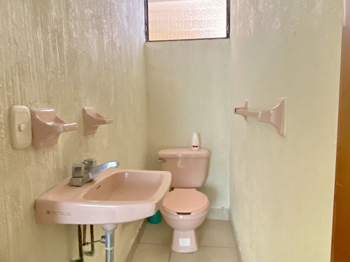 Medio baño PB