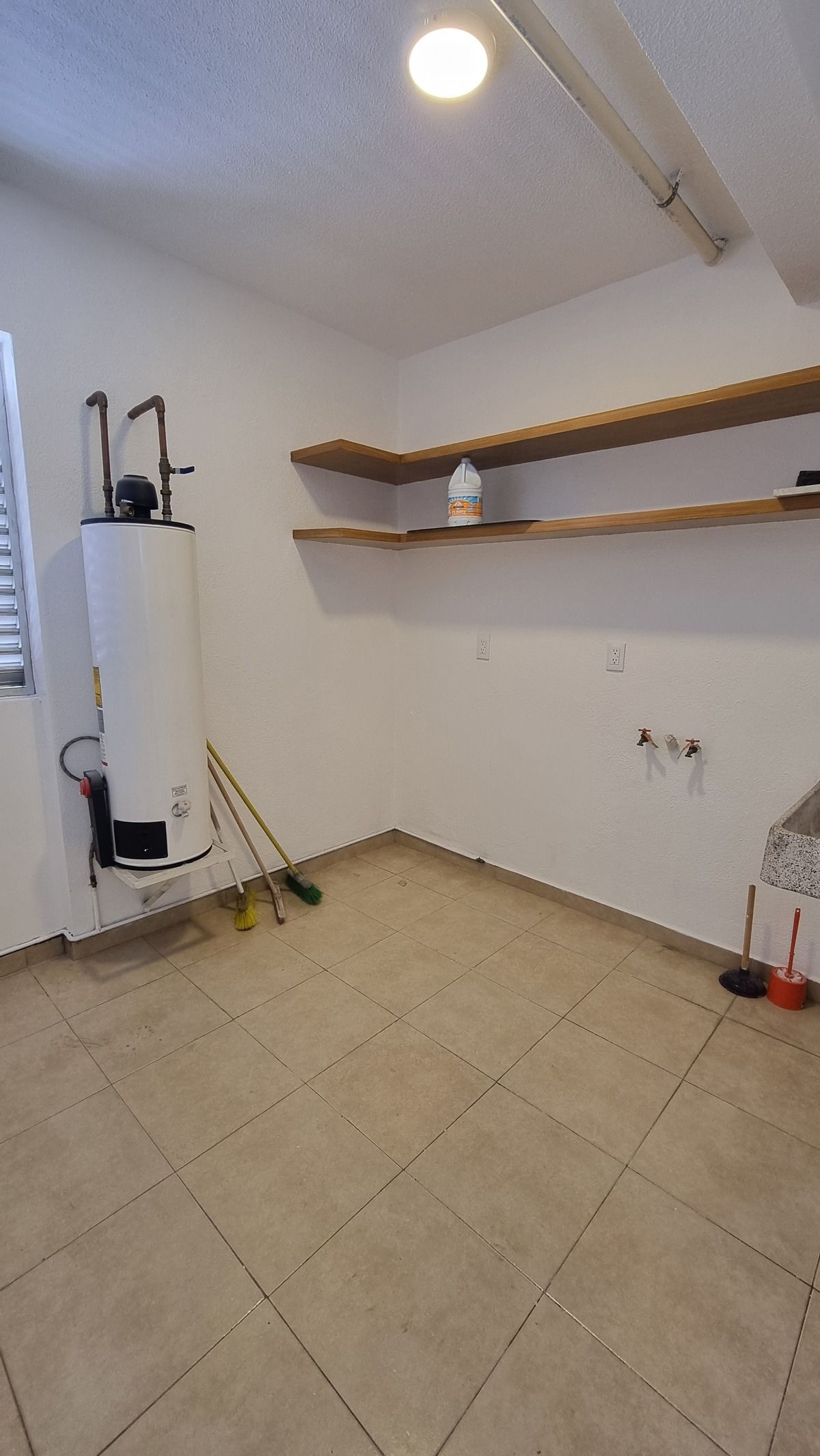 5 de 19: Cuarto de Servicio