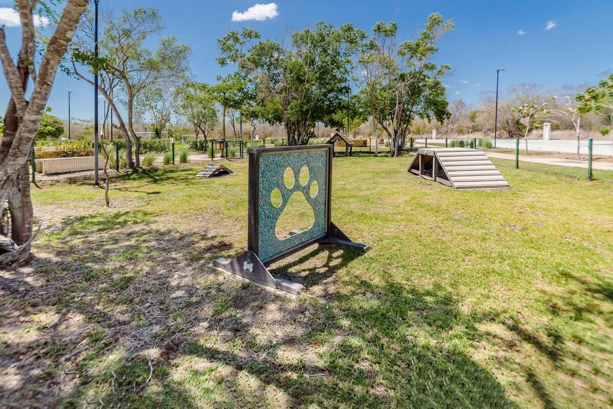 35 de 39: Parque frente a la casa