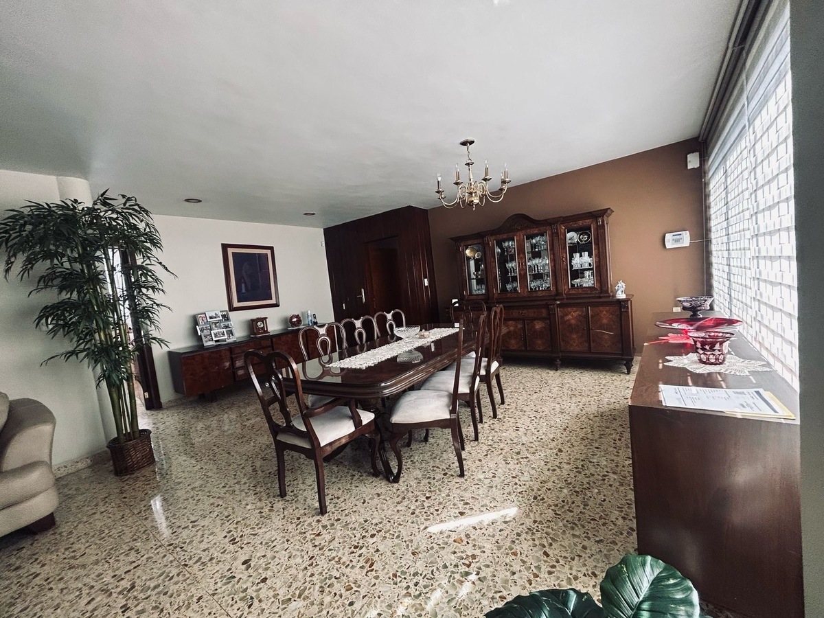 6 de 28: Comedor casa principal