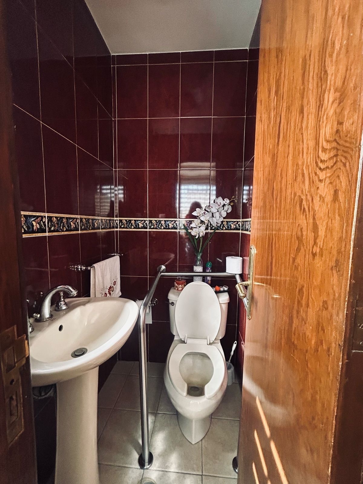 10 de 28: Medio Baño en el estudio