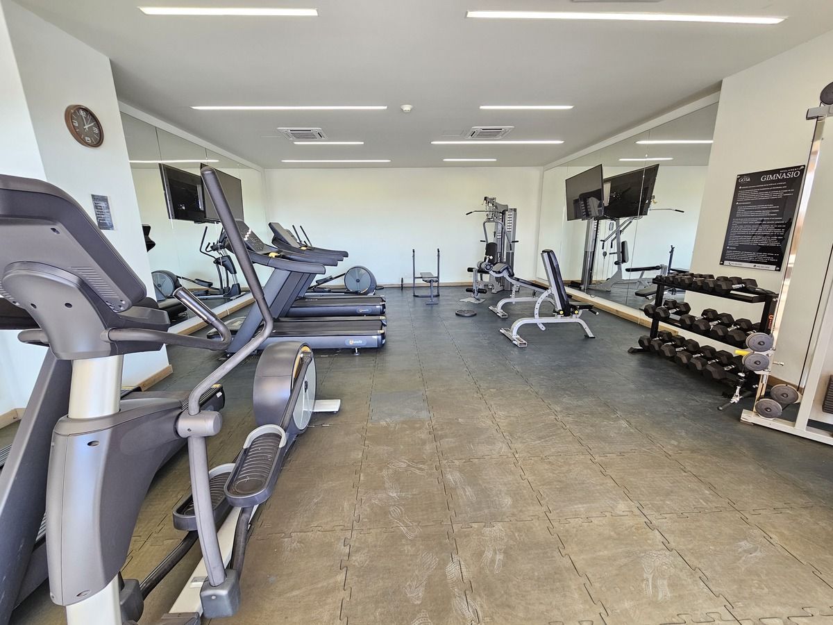 16 de 33: GIMNASIO