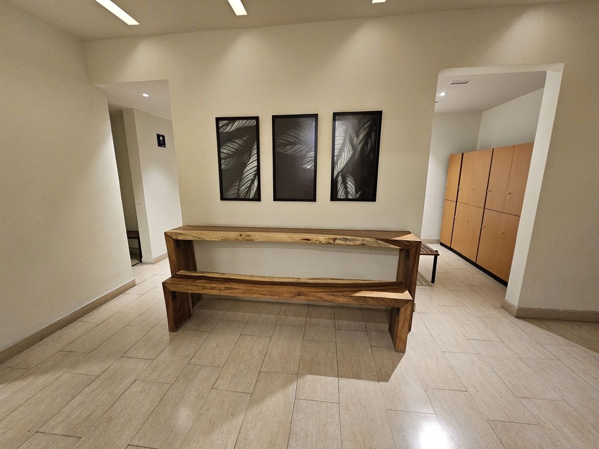25 de 33: HALL EN SPA