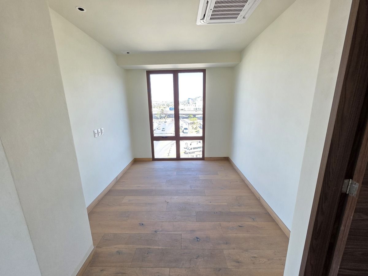 14 de 33: FAMILY ROOM