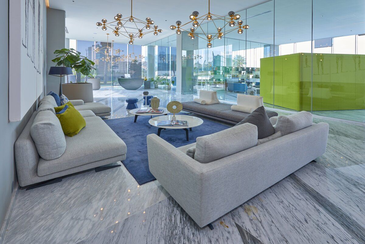 4 of 6: Lobby
