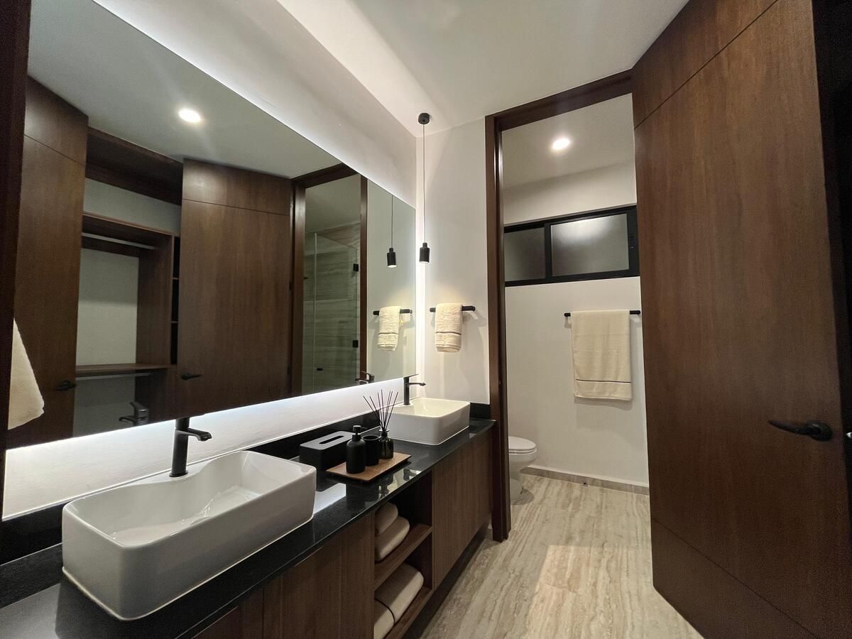3 de 14: BAÑO CON DOBLE LAVABO