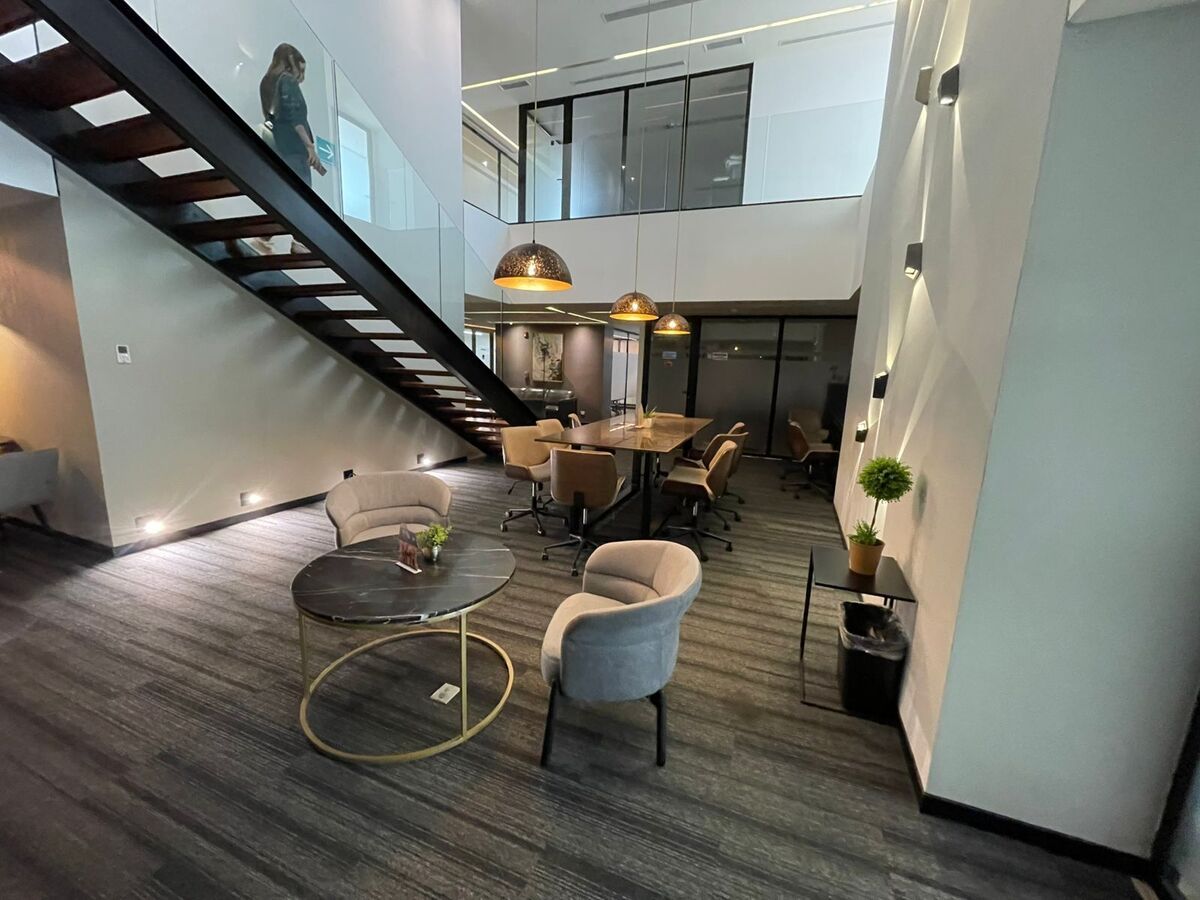 7 of 10: Areá común