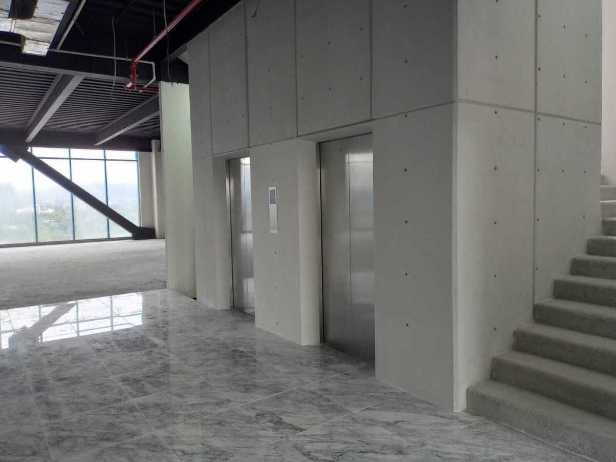 2 de 15: lobby / Elevadores