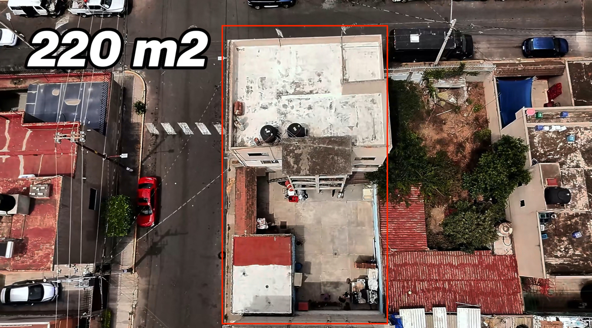 2 de 15: Superficie total 220 m2