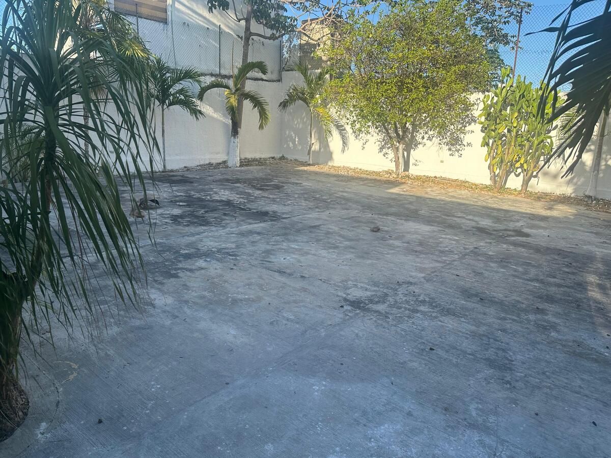 21 de 31: Terraza posterior