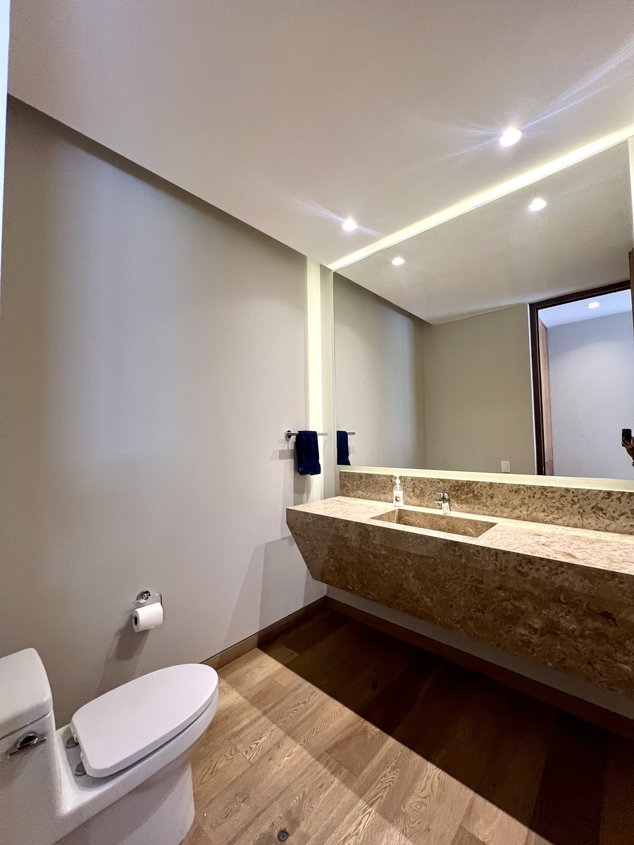 5 de 28: baño de visitas