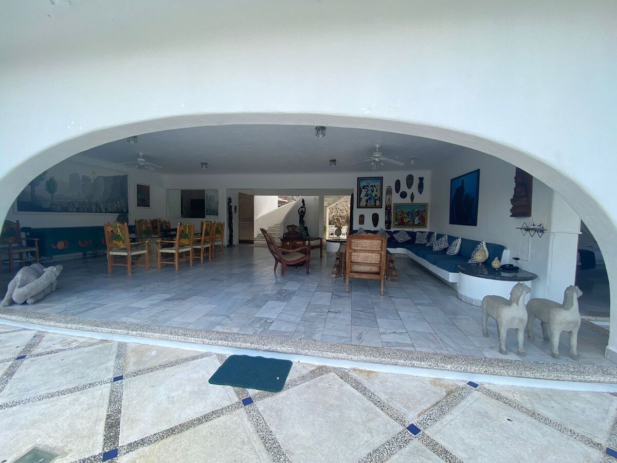 4 of 20: Estancia Social
