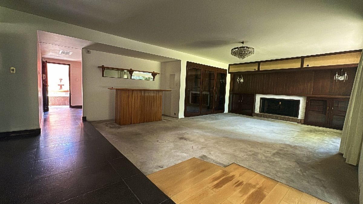 3 of 23: Sala