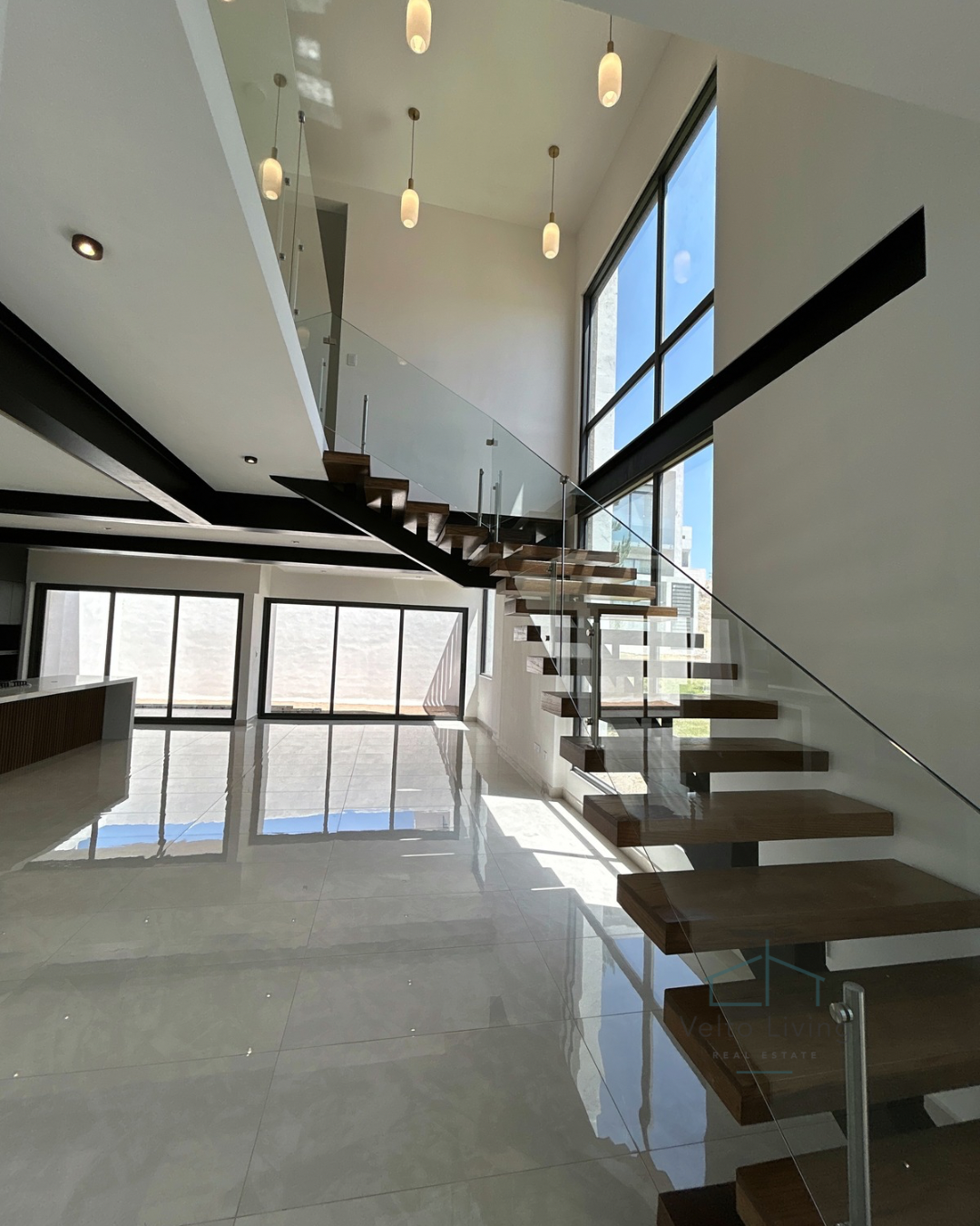 3 of 8: Sala/comedor