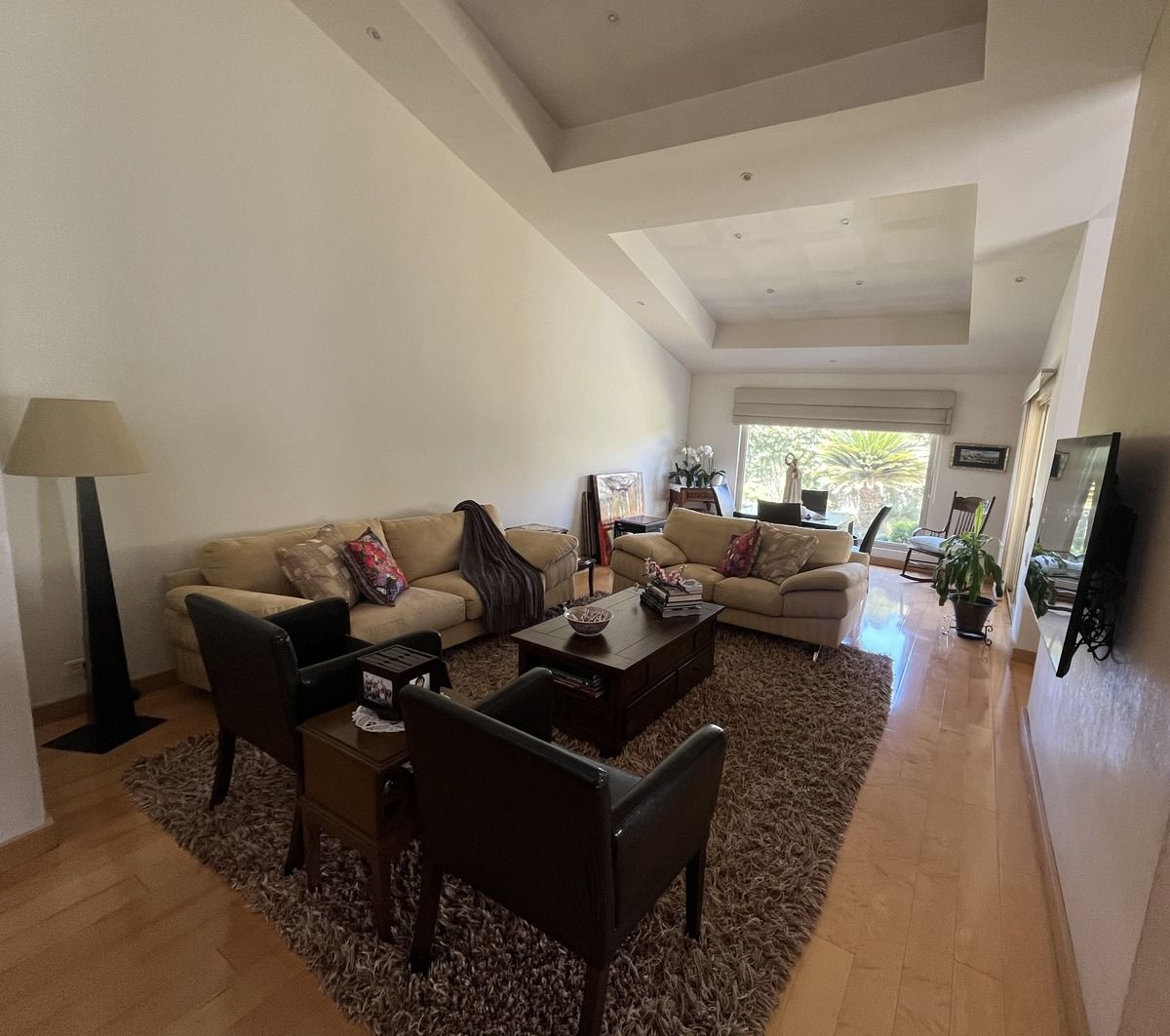 2 de 9: Sala con acceso a terraza