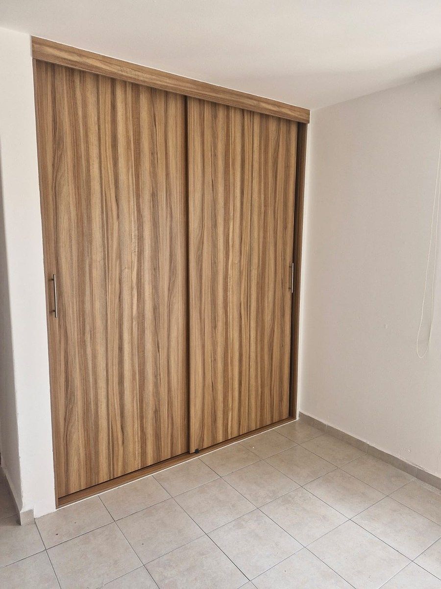 7 of 21: Closets nuevos