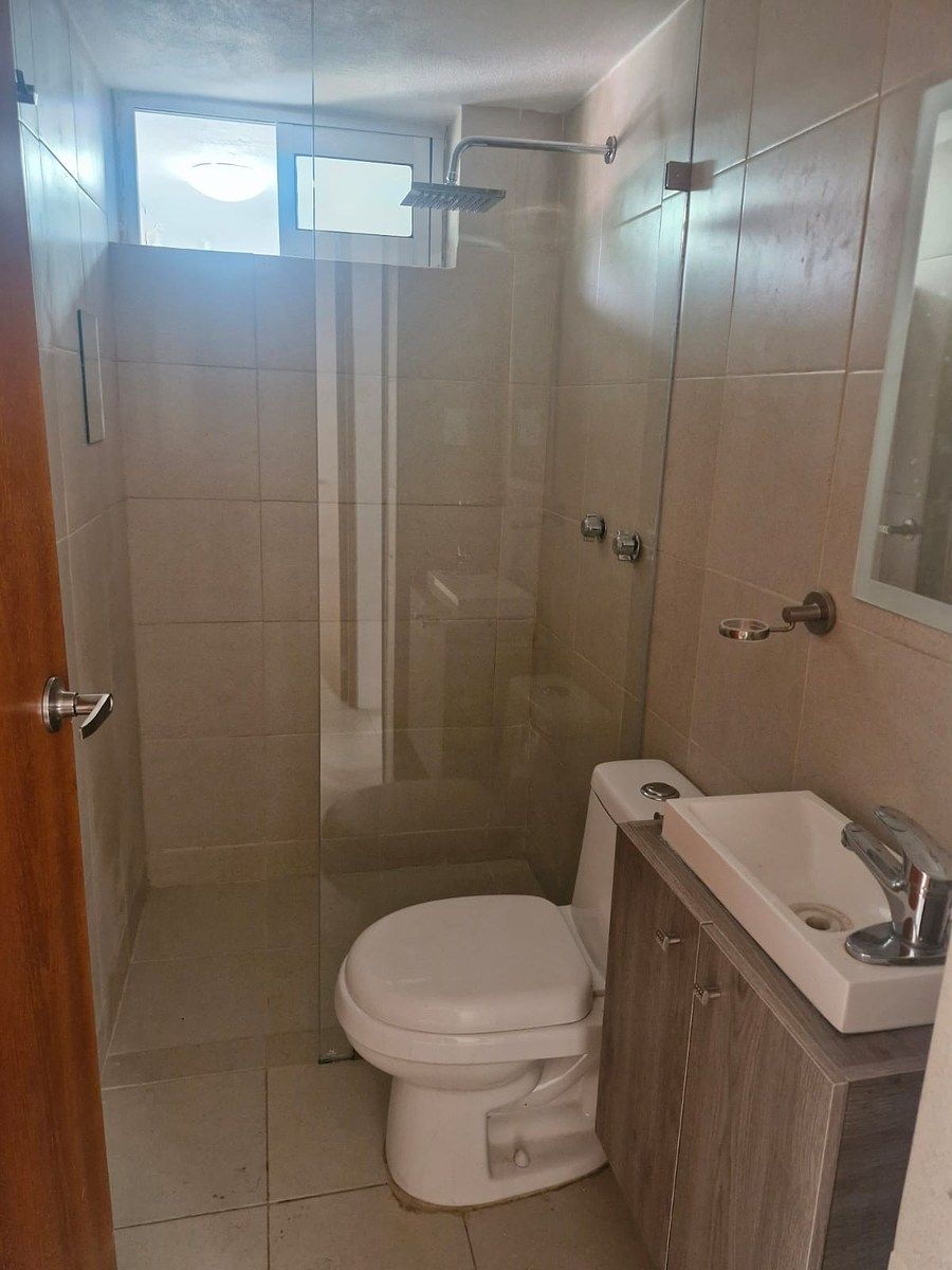 9 of 21: 1 baño completo