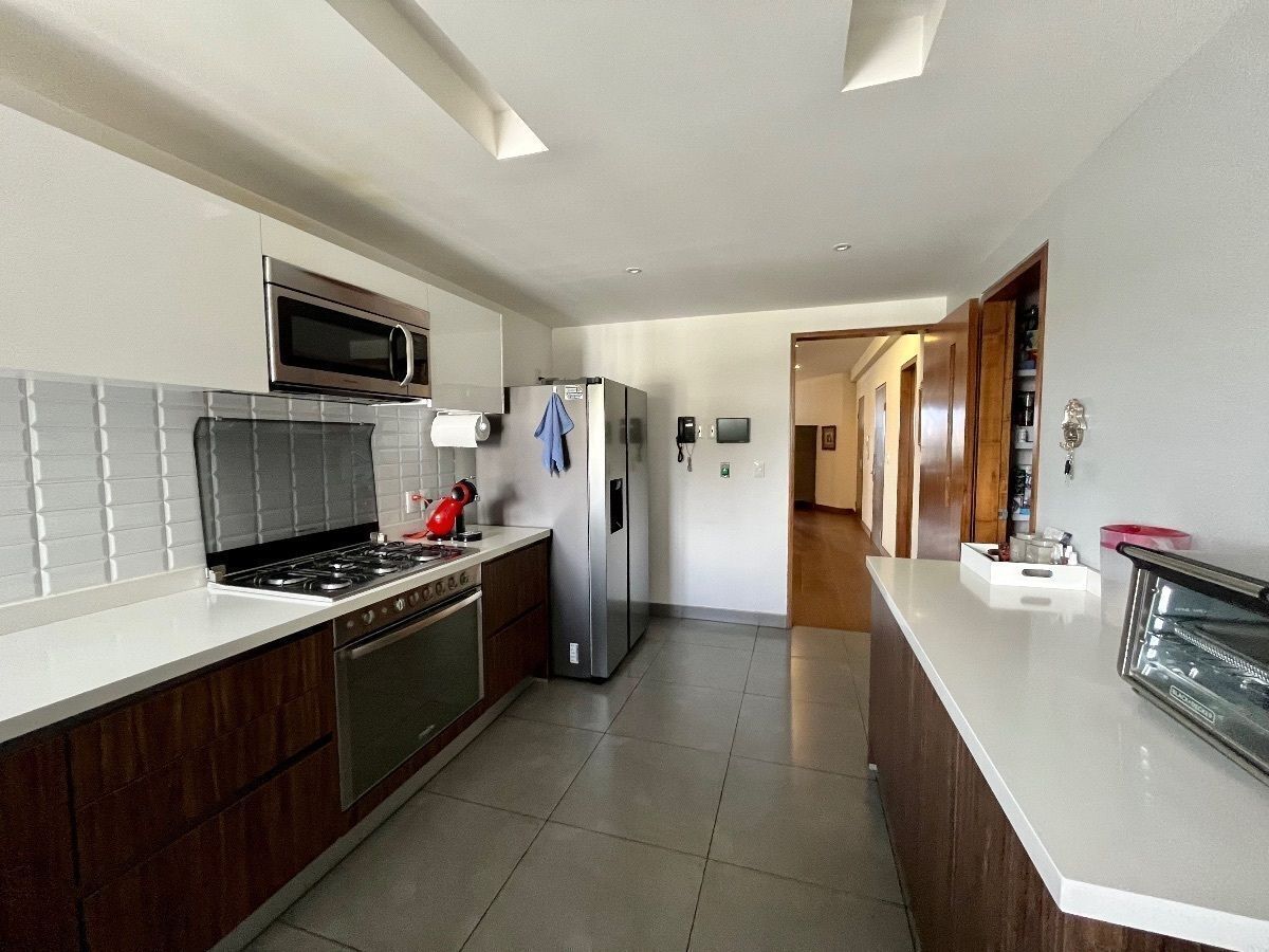 5 of 21: Cocina con quarzo