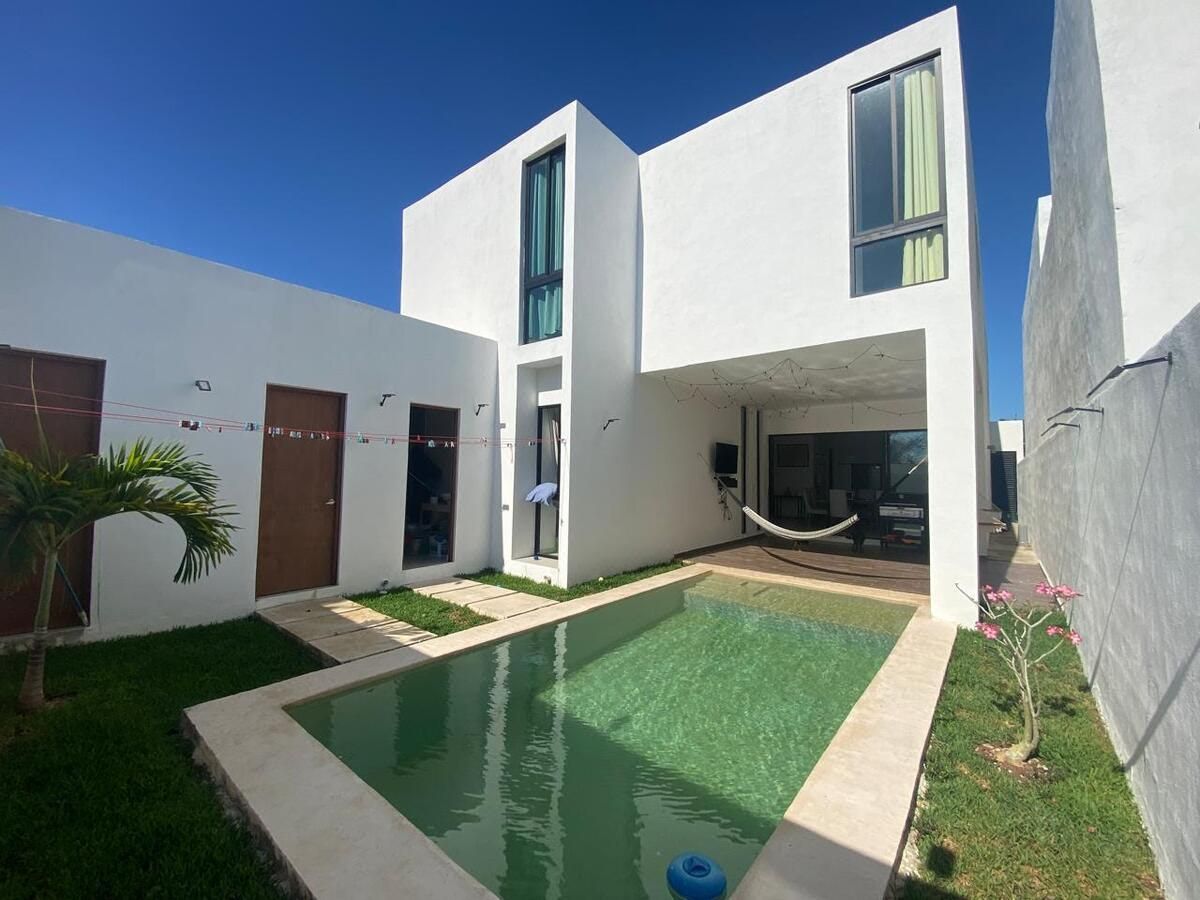 Casa en Venta de 4 Recámaras en Cholul, cerca de Plaza La Isla
