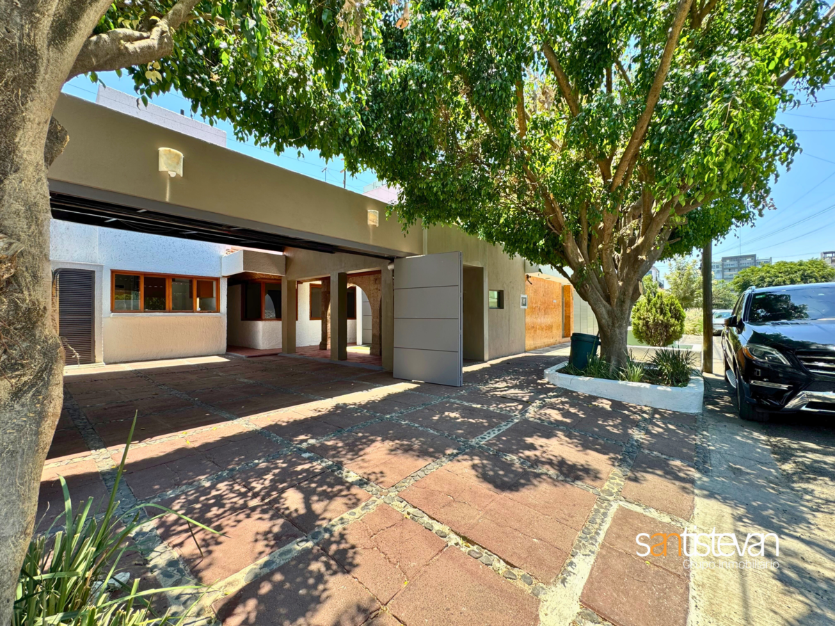 1 of 18: Vive a 5 mnts de Andares, Casa en venta Villa Universitaria