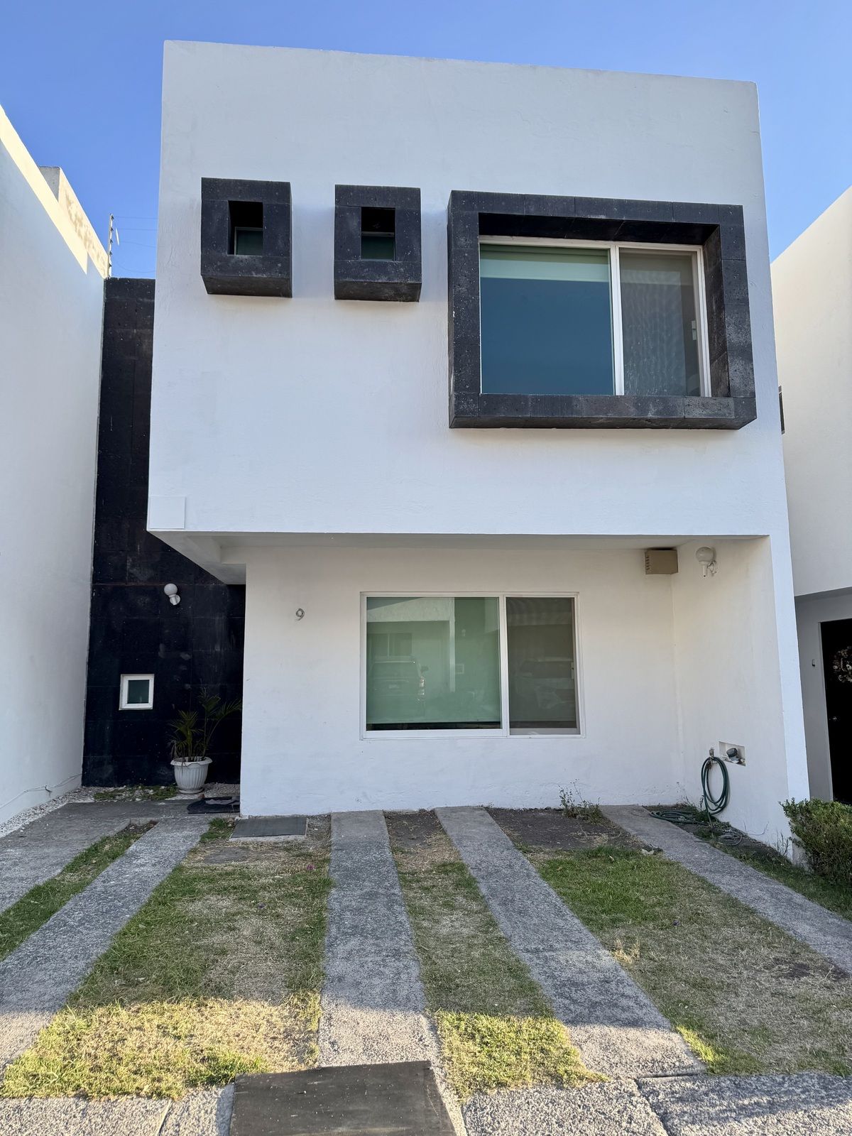 2 de 21: Fachada de la casa