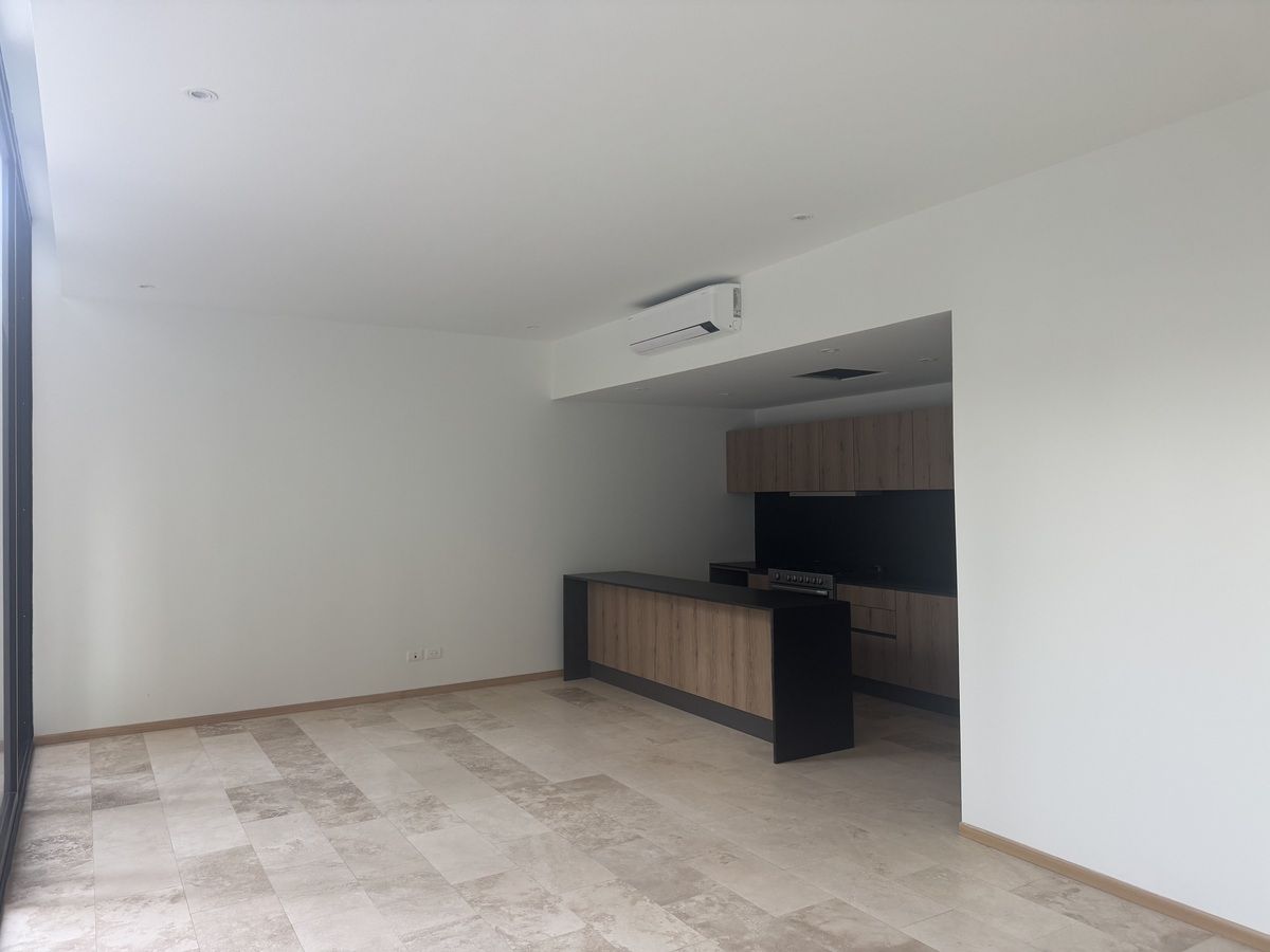 4 de 18: Area de cocina, sala comedor PB