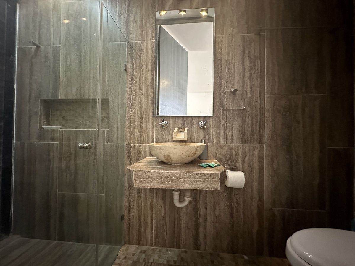 9 de 26: Baño, Habitación Planta Baja