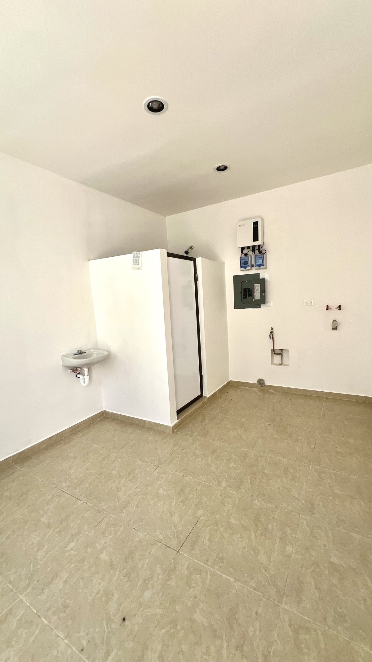 9 de 24: Cuarto de servicio con baño